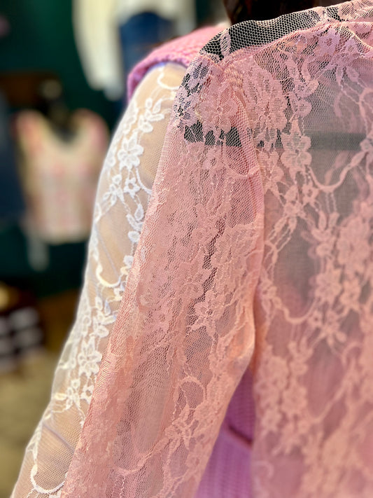 Dainty Lace Top w/ Thumbhole