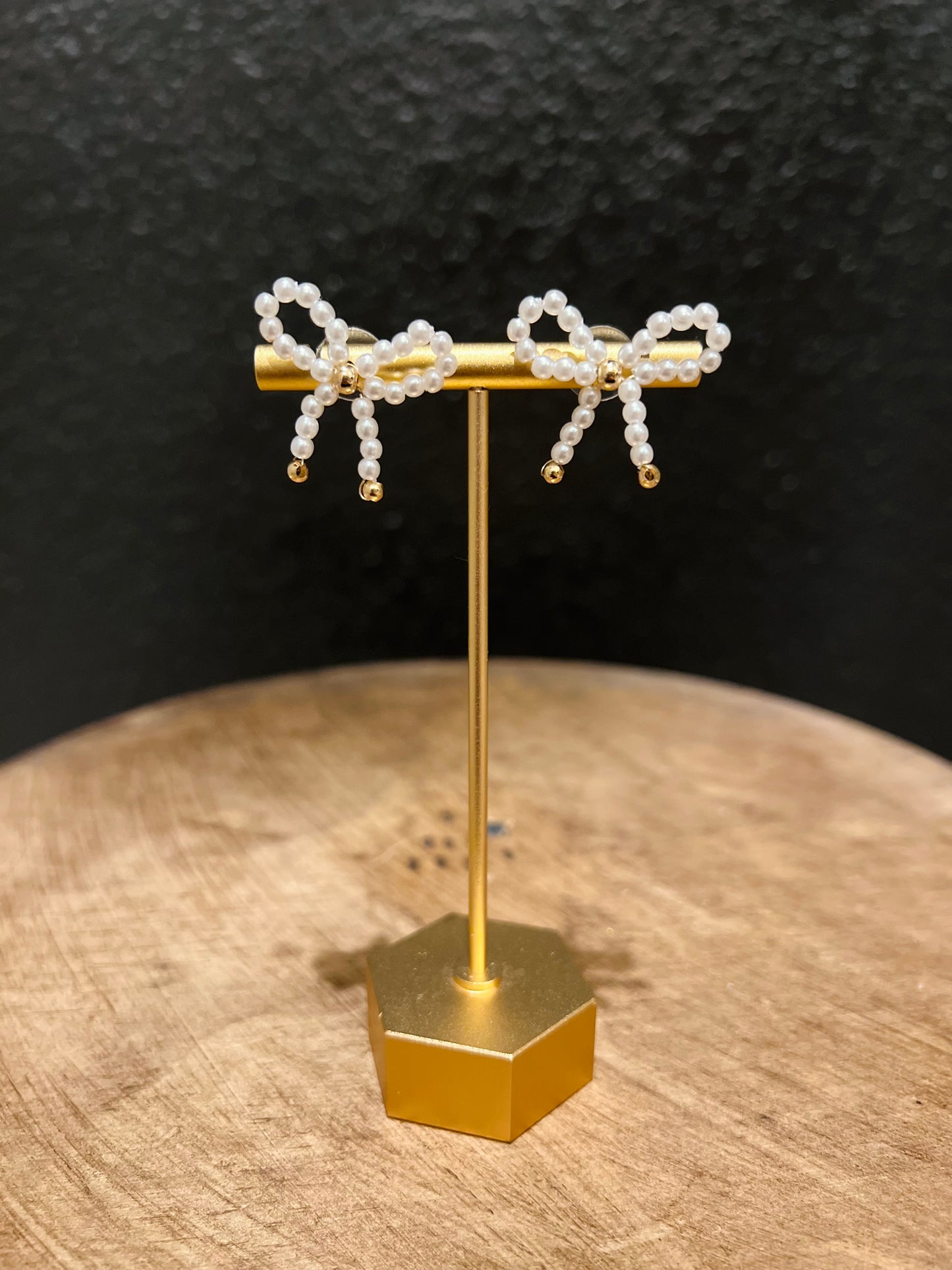 Pearl Bow Post
