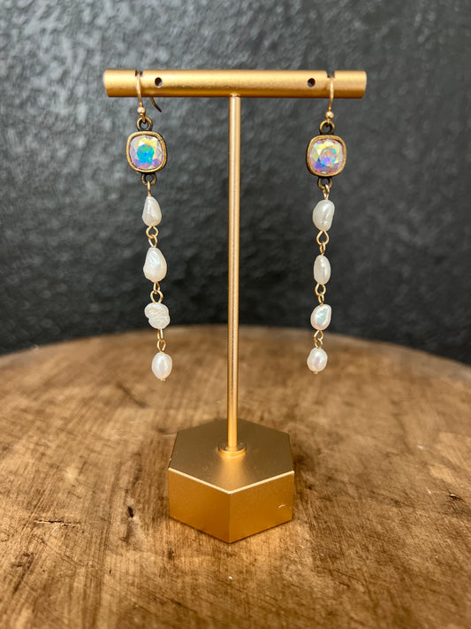 Dainty Pearl Drop Earring