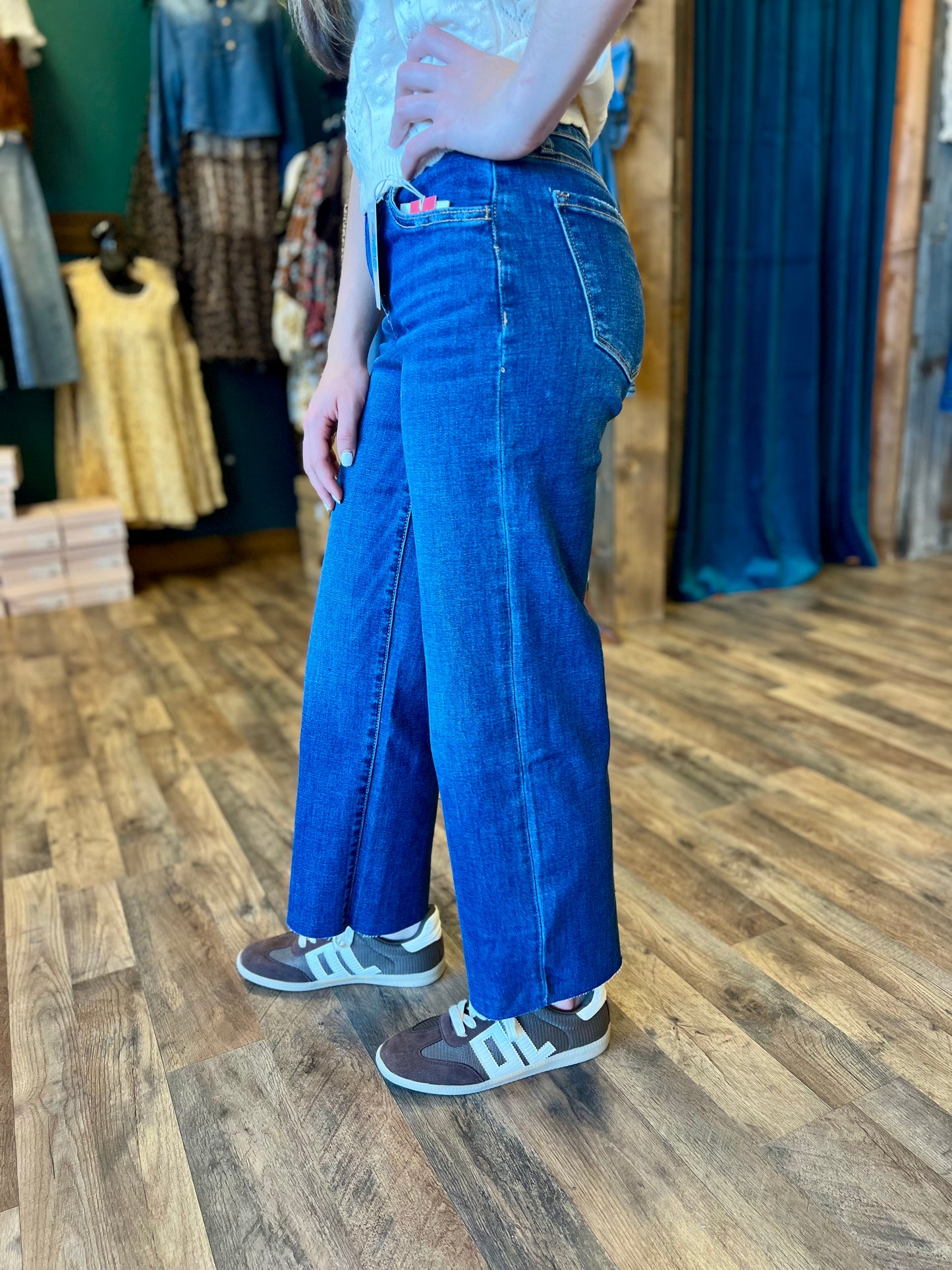 Lovervet Mid Rise Wide Leg