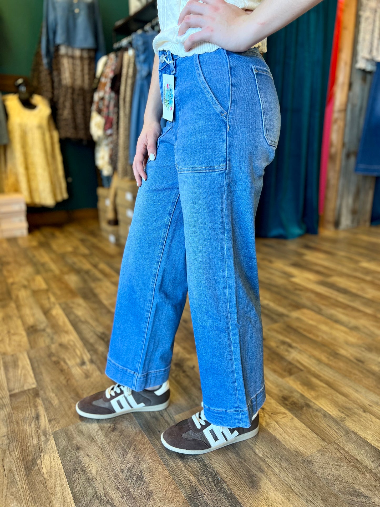 Lovervet High Rise Utility Wide