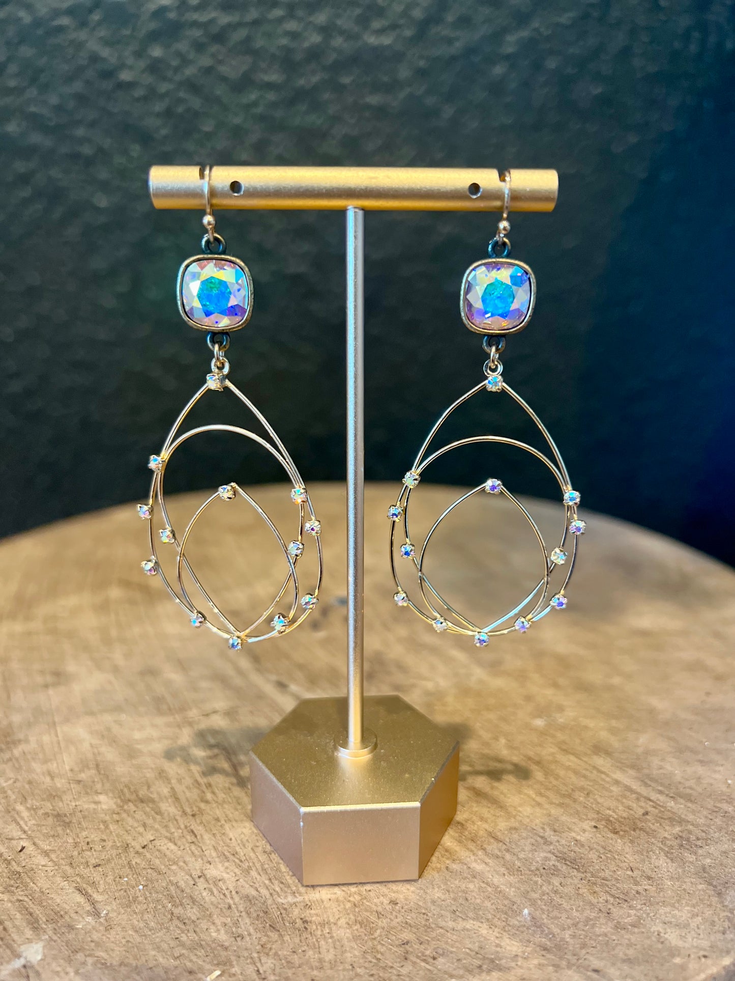 Dainty Wire Teardrop Earring