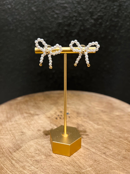 Pearl Bow Post